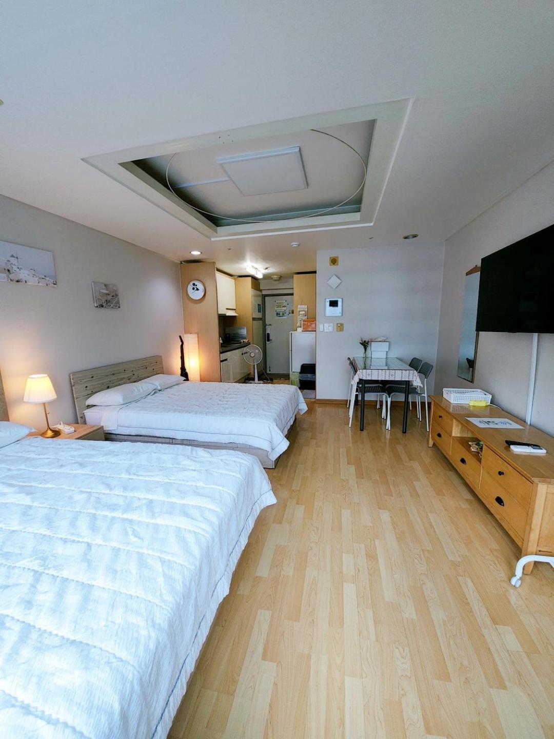 Hongdae Residence-2 1Min From Hongik Uni Station Exit #1 Szöul Kültér fotó